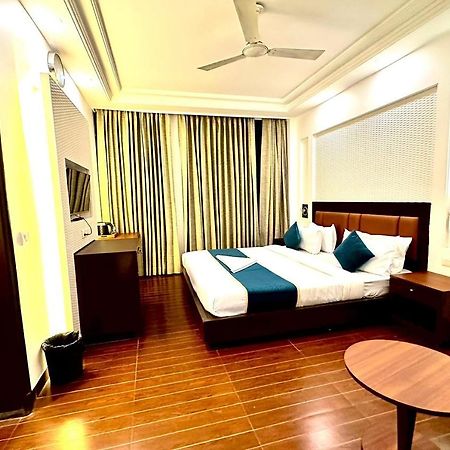 Hotel The Imperio New Delhi Extérieur photo