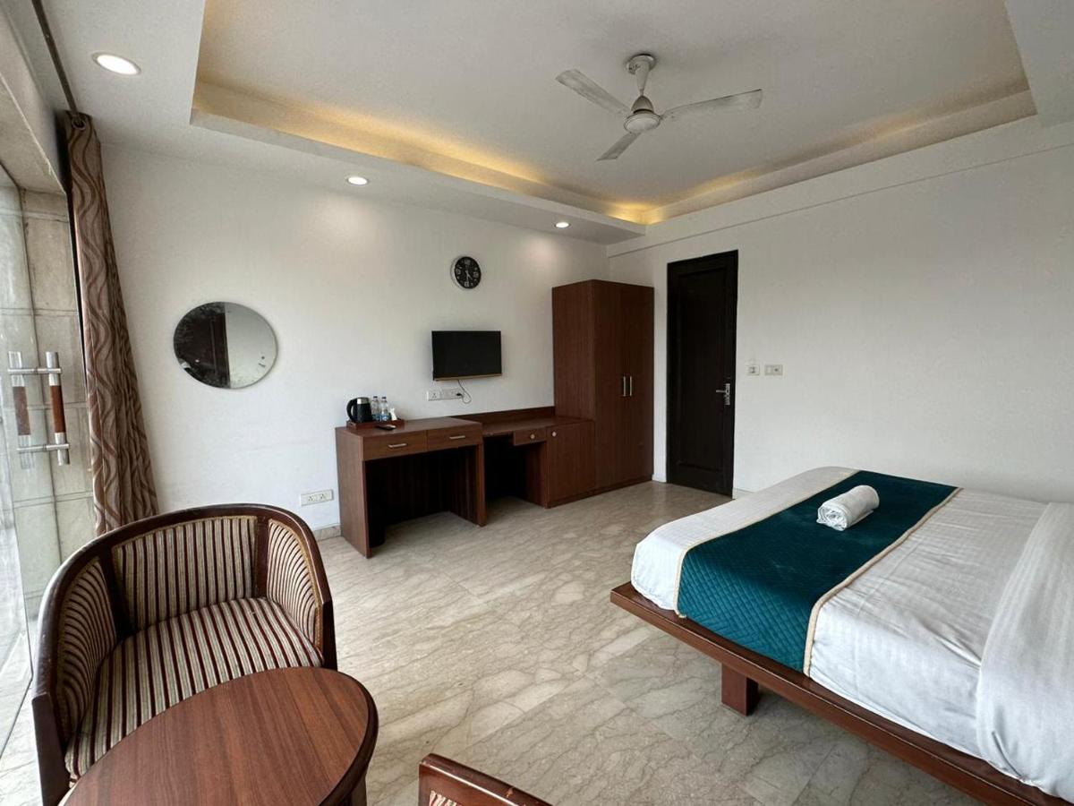 Hotel The Imperio New Delhi Extérieur photo