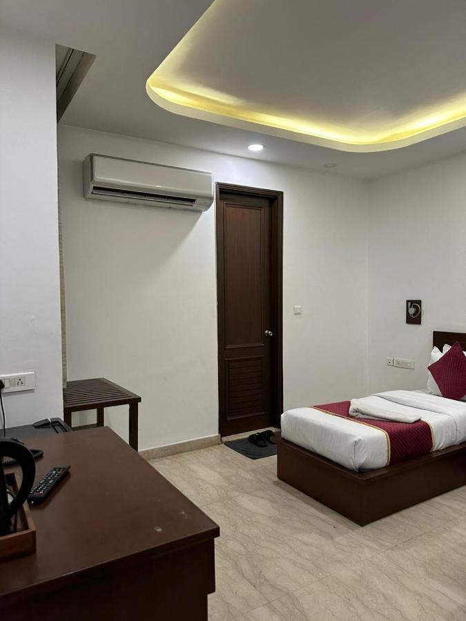 Hotel The Imperio New Delhi Extérieur photo