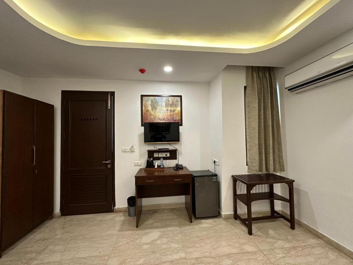 Hotel The Imperio New Delhi Extérieur photo
