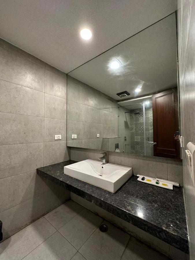 Hotel The Imperio New Delhi Extérieur photo