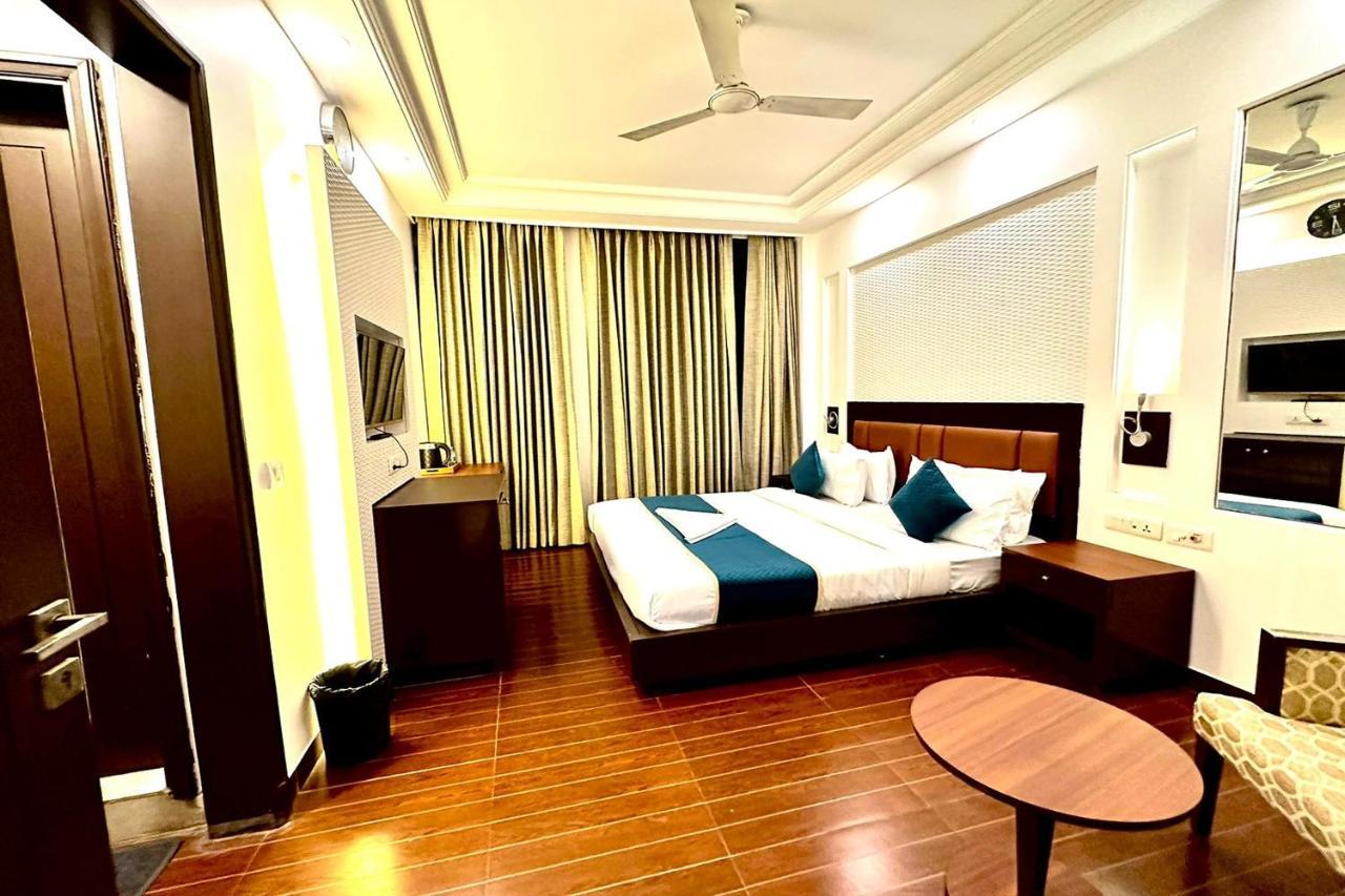 Hotel The Imperio New Delhi Extérieur photo