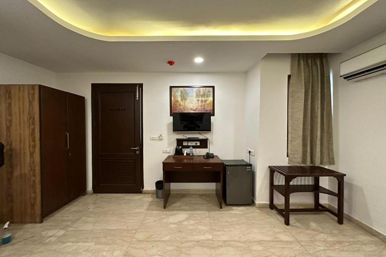 Hotel The Imperio New Delhi Extérieur photo
