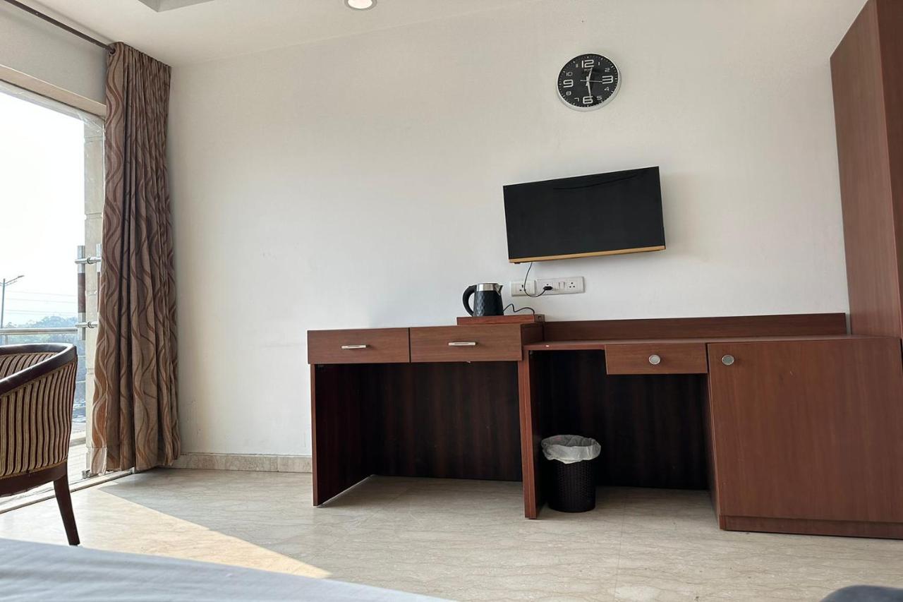 Hotel The Imperio New Delhi Extérieur photo